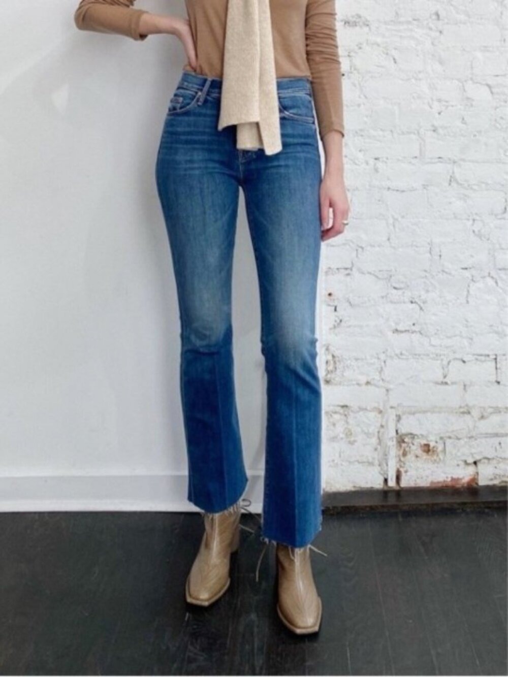 Mother The Weekender Fray Flare Jeans Medium Wash High Rise 32